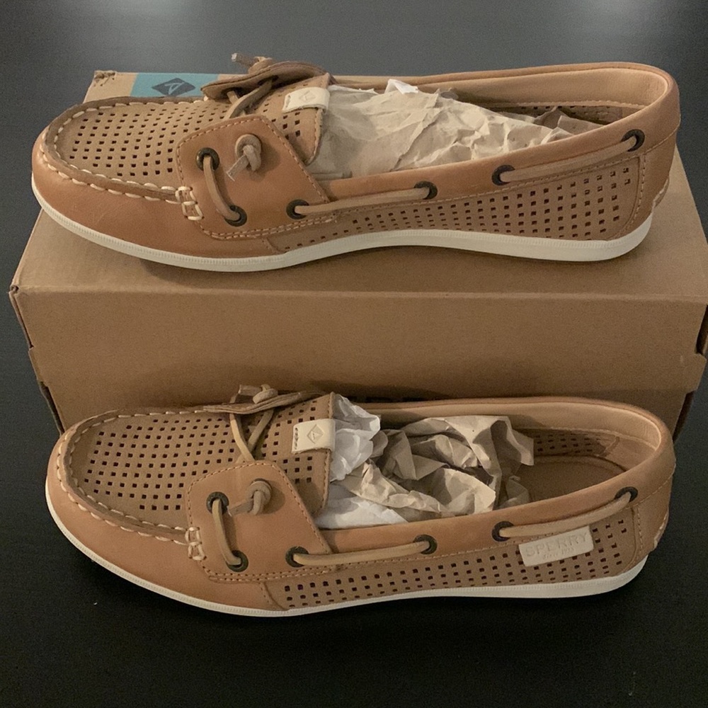 NWT Women’s Coil Ivy Perforated Leather Sperrys, Tan, size 8
